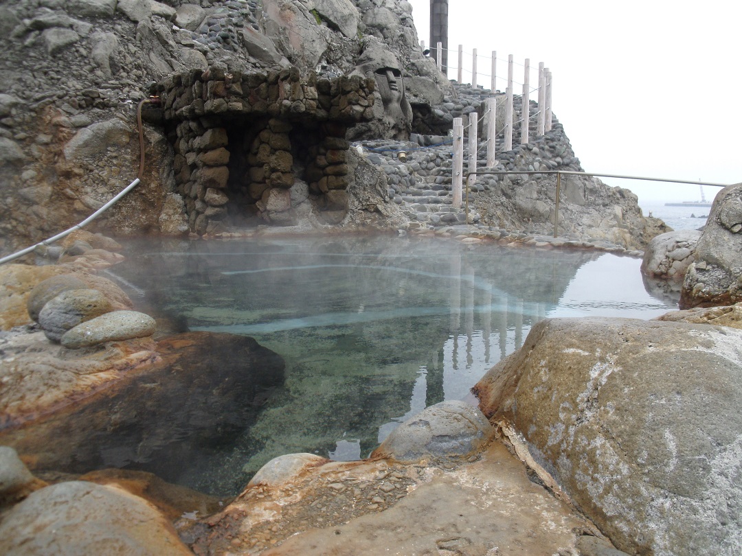 新島 湯の浜露天温泉 テルマエロマエ気分の無料の温泉 温泉の杜 日本全国温泉めぐり