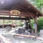 【川湯温泉 湯の川 足湯】アイヌ人も入浴をした温泉の足湯