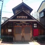 【草津温泉 煮川乃湯】三角屋根の木造造りの共同浴場は激熱