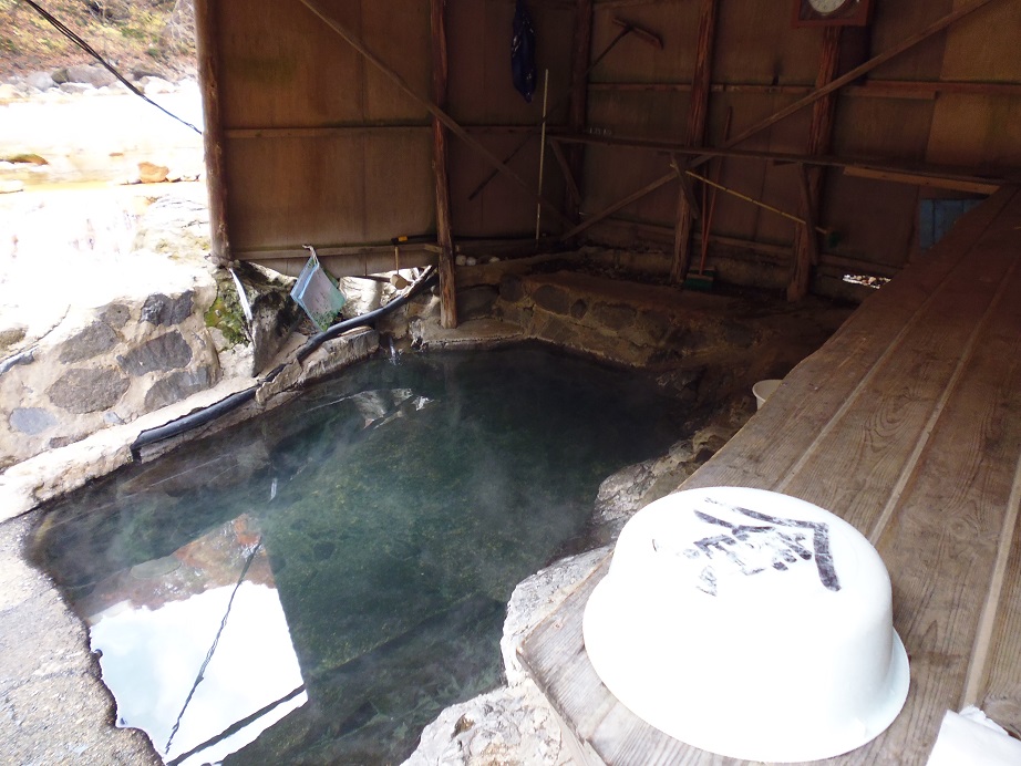 【尻焼温泉　共同浴場】無料の混浴温泉は掘っ立て小屋
