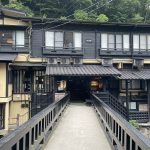 【黒川温泉　新明館】ノミを使って宿主が掘った洞窟風呂が名物