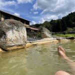【長湯温泉 がに湯】泡付きのいい無料の混浴露天風呂の温泉
