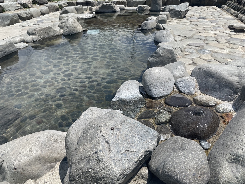 岐阜県下呂市　【下呂温泉　噴水池】開放感のある無料の足湯